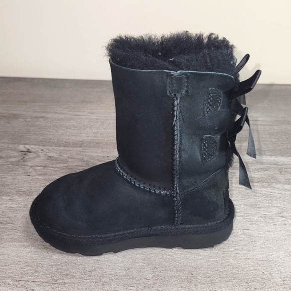 UGG TODDLER BAILEY II BOW SIZE 8 BLACK COLOR - Picture 10 of 12